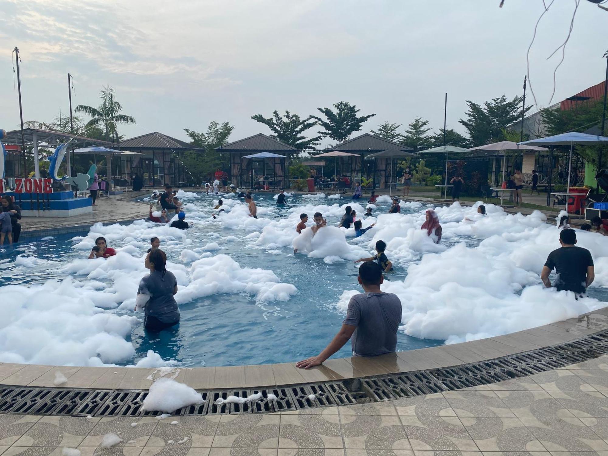 Dna Fun Zone Pekanbaru Exterior foto