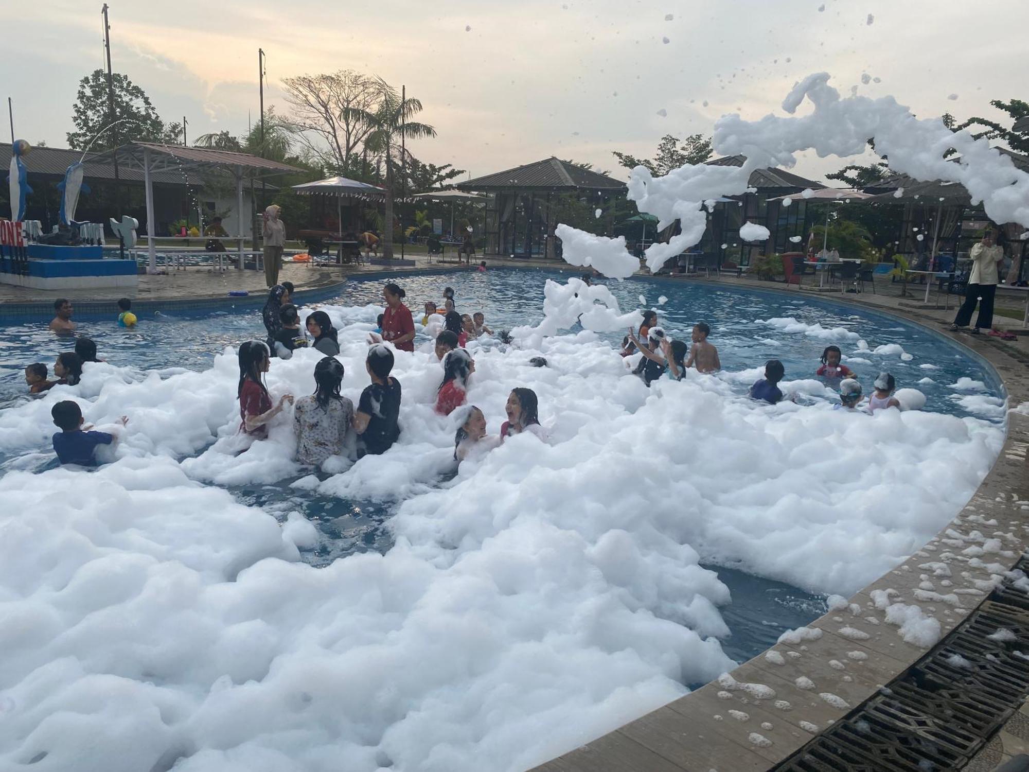 Dna Fun Zone Pekanbaru Exterior foto